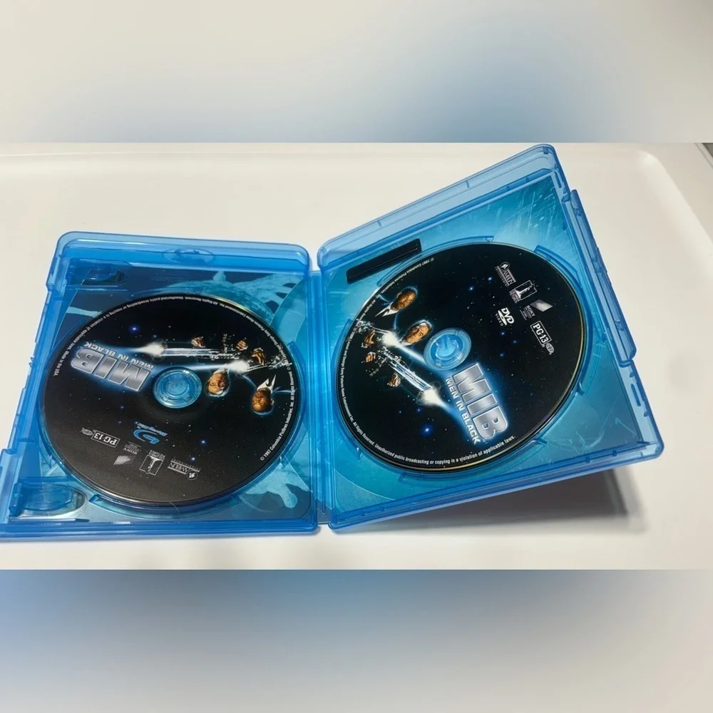 Blu-ray + DVD combo pack of the movie Men in Black